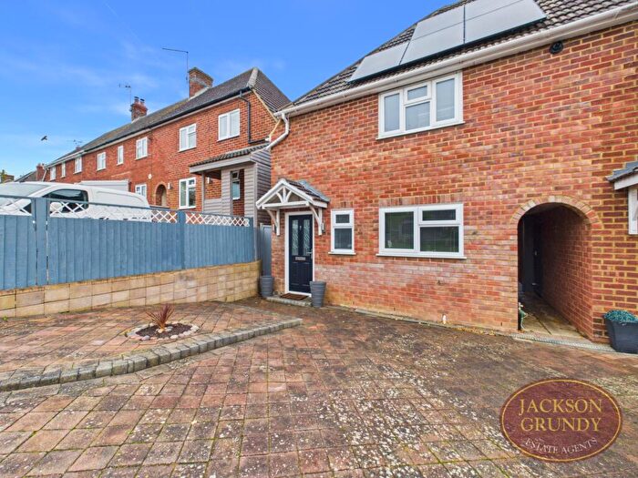 3 Bedroom End Of Terrace House For Sale In Spinney Hill, Braunston, NN11