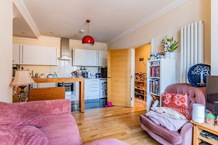 2 Bedroom Flat To Rent In Station Road, West Wickham, BR4