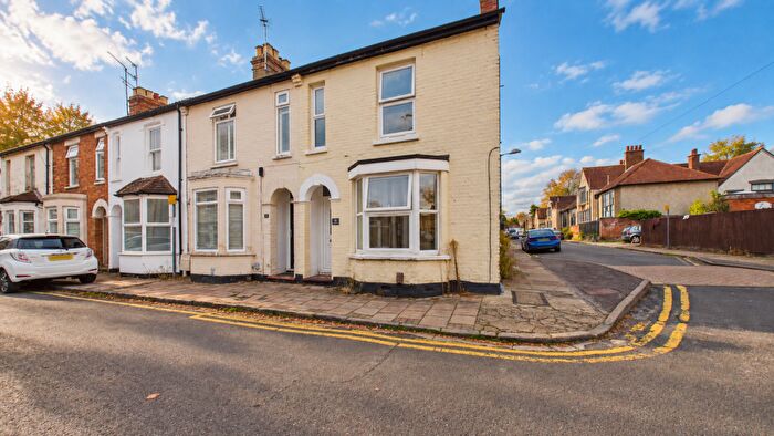 1 Bedroom Maisonette For Sale In Queens Park, Aylesbury, Buckinghamshire, HP21