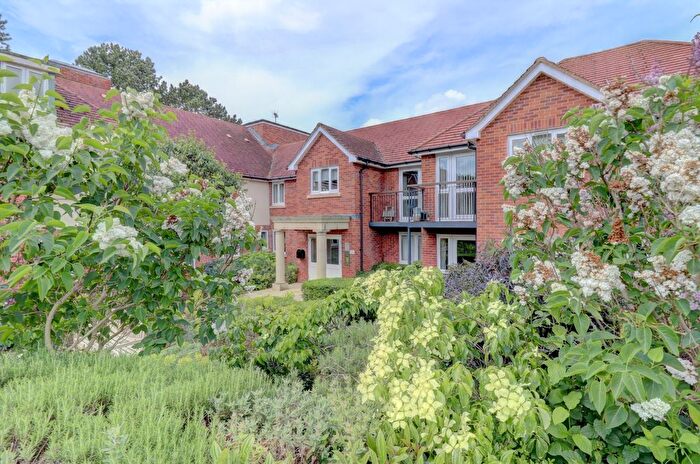 1 Bedroom Flat For Sale In Wellington Avenue, Princes Risborough, Buckinghamshire, HP27
