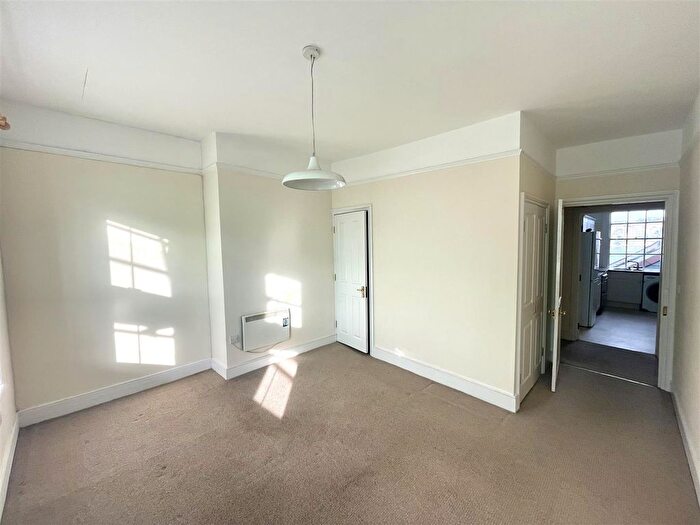 2 Bedroom Flat To Rent In Market Street, Falmouth, TR11