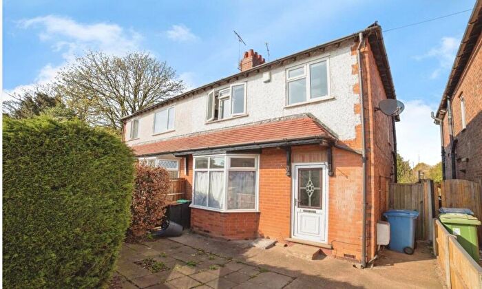3 Bedroom Semi-Detached House For Sale In Berry Hill Lane, Mansfield, NG18