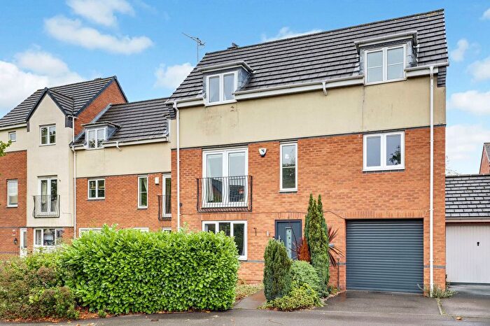 3 Bedroom Link Detached House For Sale In Stanhope Avenue, Nottingham, NG5