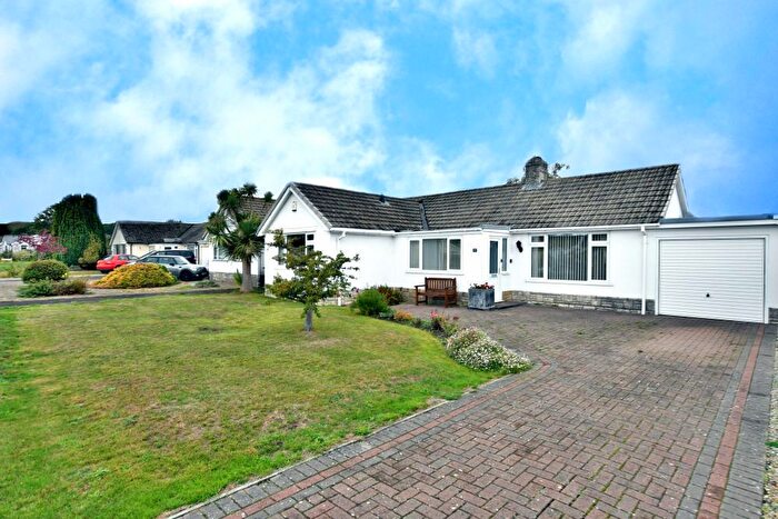 2 Bedroom Detached Bungalow For Sale In Foxcroft Drive, Colehill, BH21