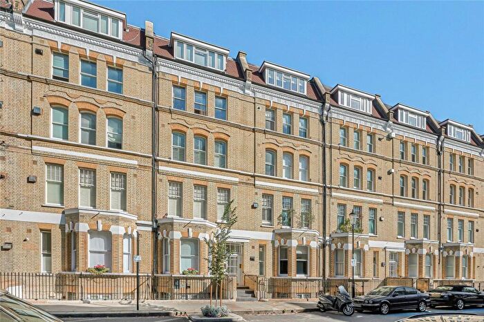 2 Bedroom Apartment For Sale In Elm Park Gardens, Chelsea, London, SW10