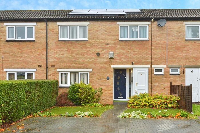 3 Bedroom Terraced House For Sale In Alladale Place, Hodge Lea, Milton Keynes, MK12