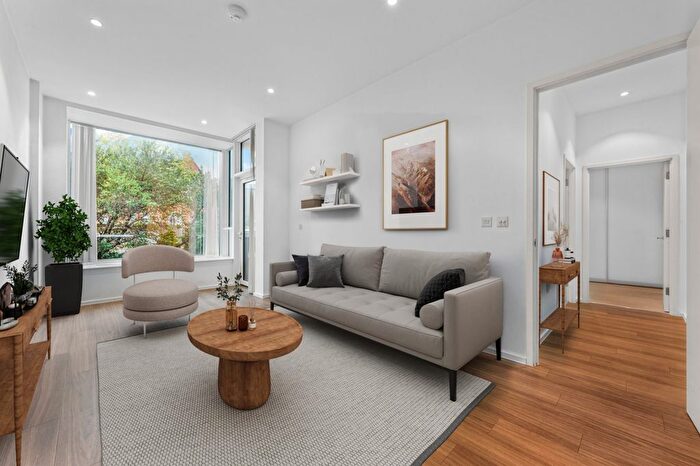 2 Bedroom Flat For Sale In Broomhill Road, Wandsworth Park, SW18