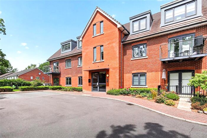 2 Bedroom Apartment For Sale In Watermint Place, Wildridings Road, Bracknell, RG12