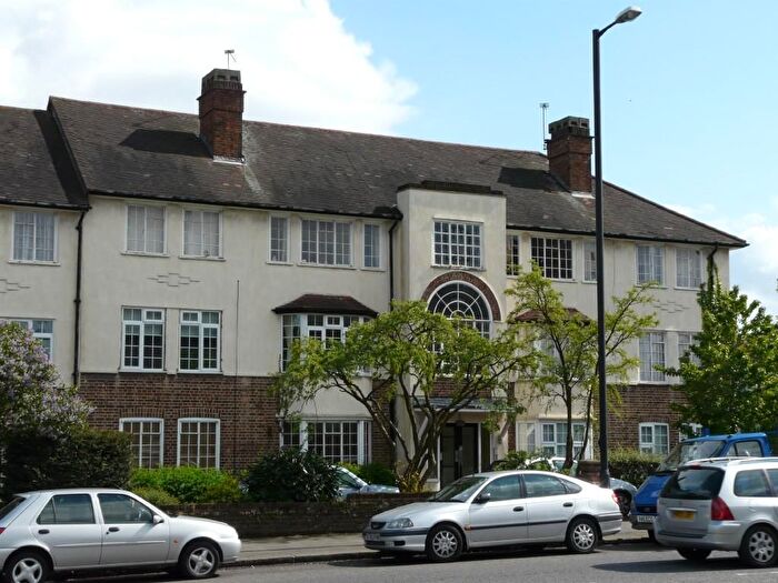 3 Bedroom Flat To Rent In Crestbook Place, London, N13