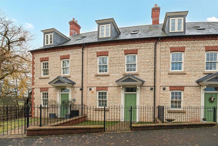 4 Bedroom Town House For Sale In Northampton Road, Towcester, NN12