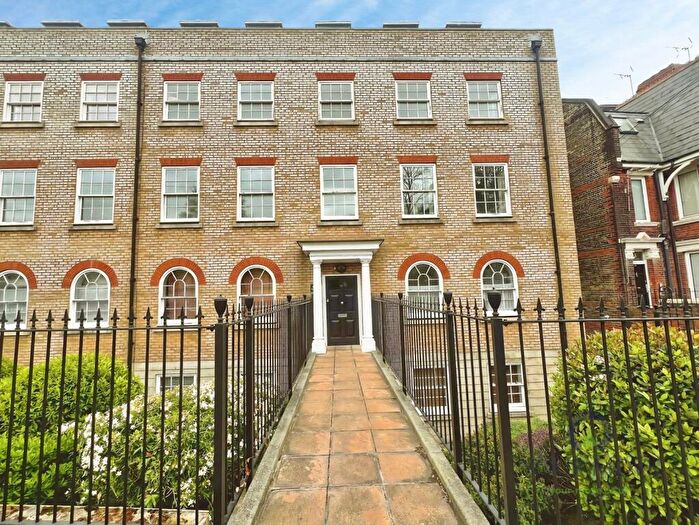 2 Bedroom Flat To Rent In The Heights, Rochester, Kent, ME1