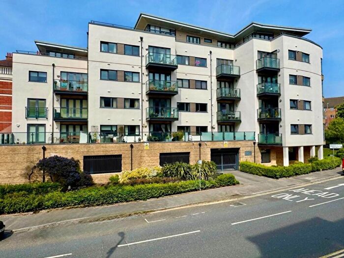 2 Bedroom Flat To Rent In Sea Road, Boscombe, BH5