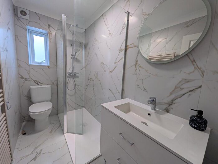 2 Bedroom Apartment To Rent In Earlswood, RH1
