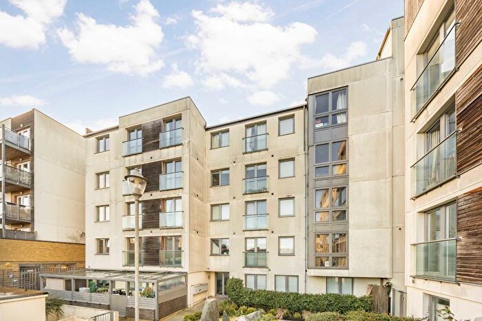 1 Bedroom Flat To Rent In Garden Road, Richmond, TW9