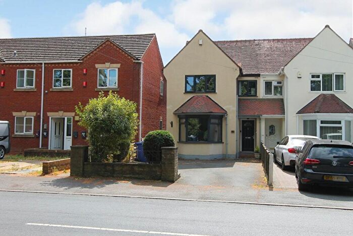 3 Bedroom Semi-Detached House For Sale In Cemetery Road, Stourbridge, DY9