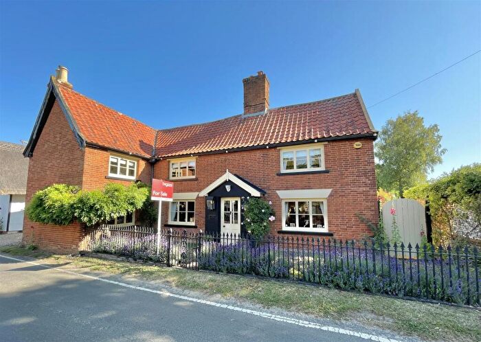 4 Bedroom Detached House For Sale In Nethergate Street, Hopton, IP22