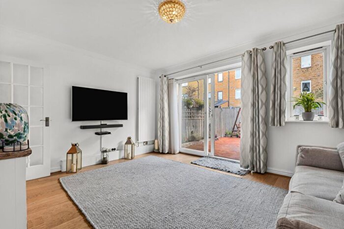 3 Bedroom House For Sale In Da Gama Place, Cubitt Town, E14