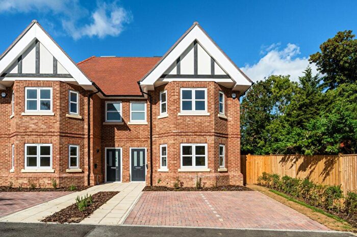 4 Bedroom Semi-Detached House For Sale In Brunswick Close, Epsom, KT17