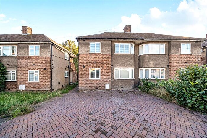 2 Bedroom Maisonette For Sale In Eversley Avenue, Bexleyheath, Kent, DA7
