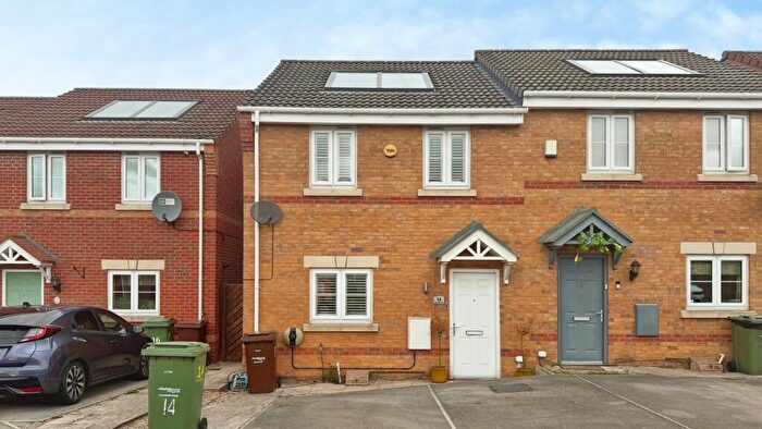 3 Bedroom Semi-Detached House For Sale In Featherstone Drive, Featherstone, Pontefract, Wakefield, WF7
