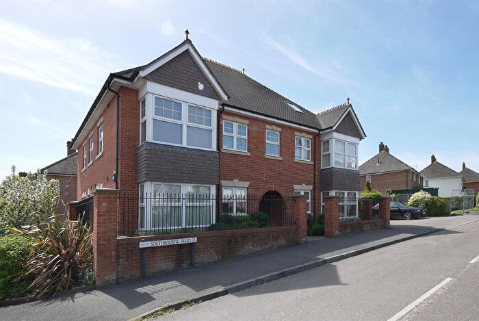 2 Bedroom Flat To Rent In Highfield Road, Lymington, SO41