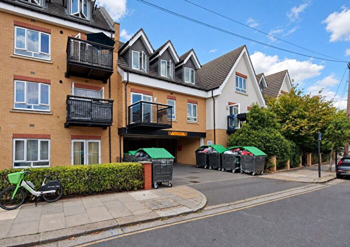 1 Bedroom Flat For Sale In Featherstone Road, Southall, UB2