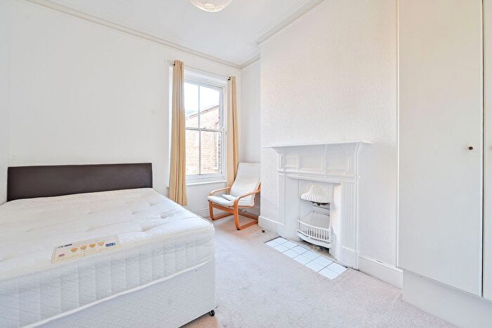 2 Bedroom Flat To Rent In Mowll Street, Oval, London, SW9
