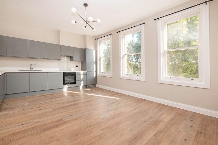 2 Bedroom Flat To Rent In Rocks Lane, London, SW13