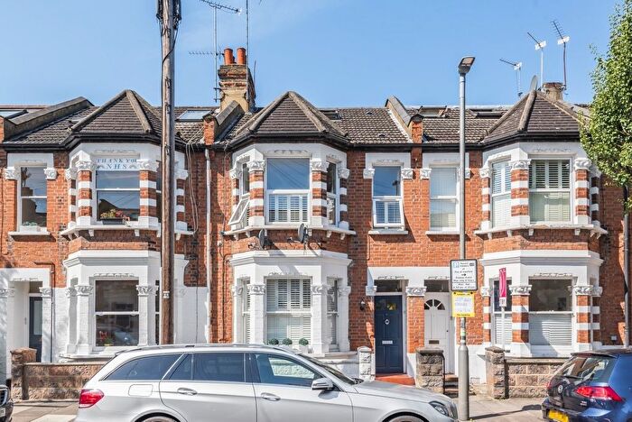 2 Bedroom Flat For Sale In Bendemeer Road, West Putney, London, SW15