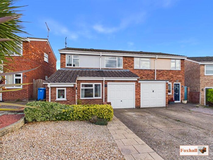 3 Bedroom Semi-Detached House For Sale In Holcombe Crescent, Ipswich, IP2