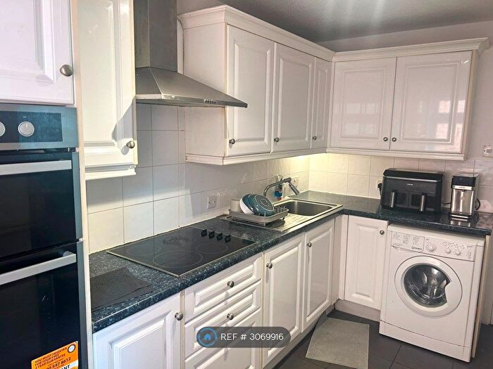 2 Bedroom Flat To Rent In Worple Road, Wimbledon, SW19
