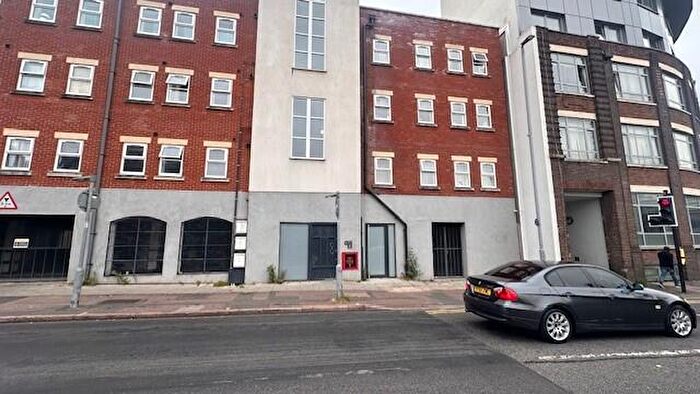 2 Bedroom Flat To Rent In Bedford Heights, Old Bedford Road, LU2