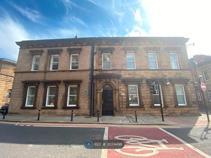 2 Bedroom Flat To Rent In Old Court House, Wakefield, WF1