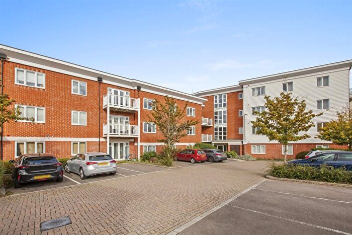 2 Bedroom Flat For Sale In Chequers Avenue, High Wycombe, HP11