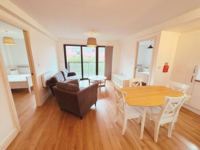 2 Bedroom Flat To Rent In Vine Street, L7