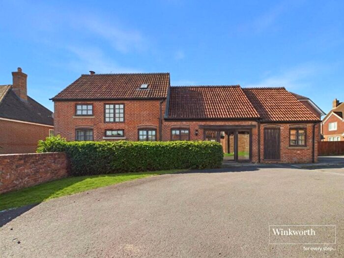 3 Bedroom Barn Conversion For Sale In Farmhouse Mews, Thatcham, Berkshire, RG18