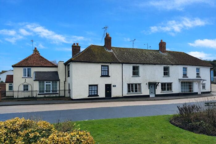 2 Bedroom Cottage For Sale In The Triangle, Kenton, EX6