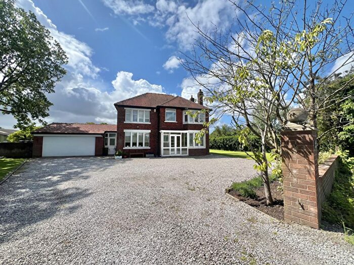 3 Bedroom Detached House For Sale In Chapel Road, Blackpool, FY4
