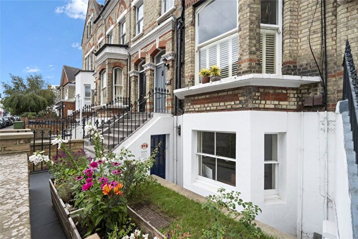 2 Bedroom Flat For Sale In St. Andrew's Road, Surbiton, KT6