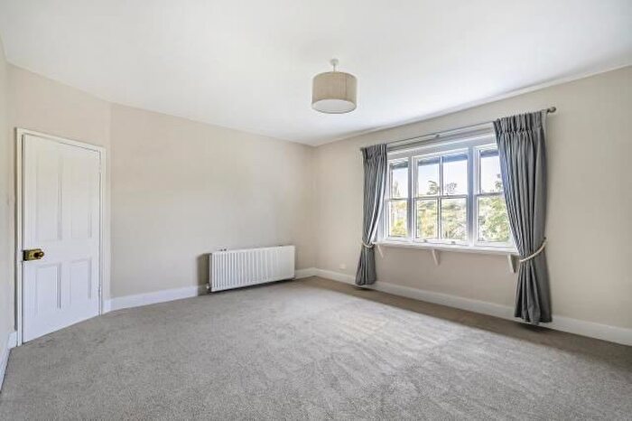 2 Bedroom Flat To Rent In Marlborough Road, Richmond, Surrey, TW10