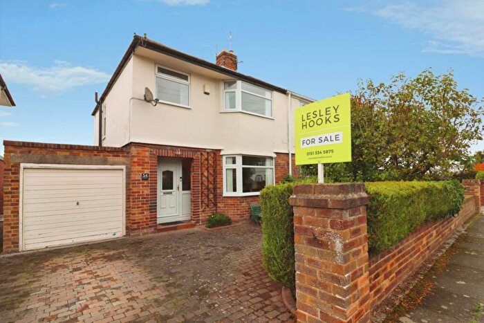 3 Bedroom Semi-Detached House For Sale In Croft Avenue, Bromborough, CH62