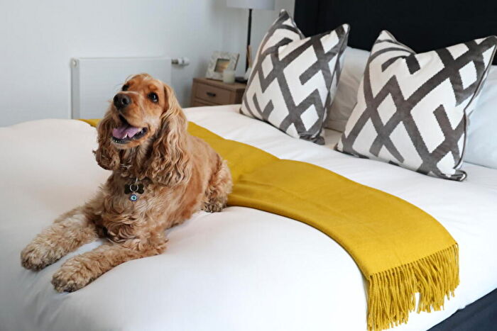 3 Bedroom Flat To Rent In Sirocco Tower, Harbour Way, London, E14