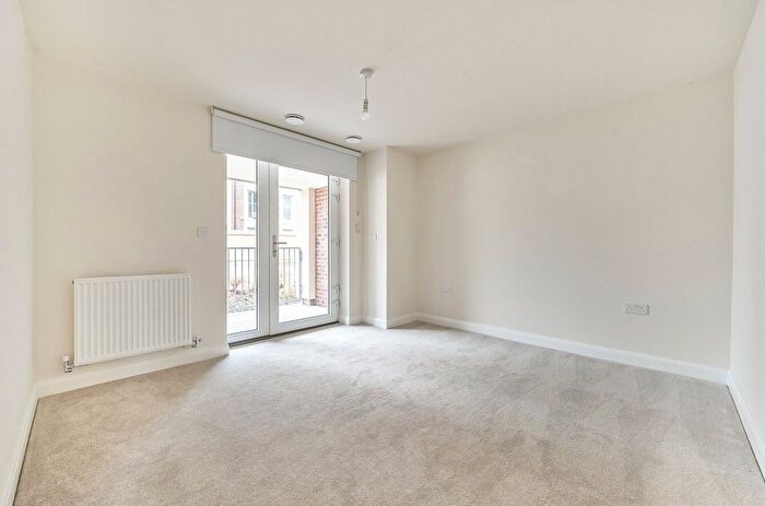 2 Bedroom Flat To Rent In Jenyns Drive, Cambridge, Cambridgeshire, CB3