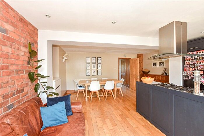 3 Bedroom Semi-Detached House For Sale In Frant Field, Edenbridge, Kent, TN8