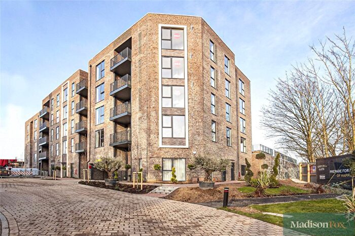 1 Bedroom Flat To Rent In Academy Way, Loughton, Essex, IG10