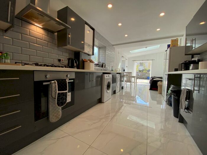 6 Bedroom Terraced House To Rent In Cogan Terrace, Cathays, CF24