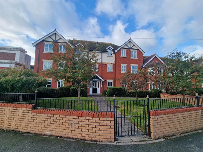 2 Bedroom Flat To Rent In Penrhyn Avenue, Rhos On Sea, Colwyn Bay, LL28