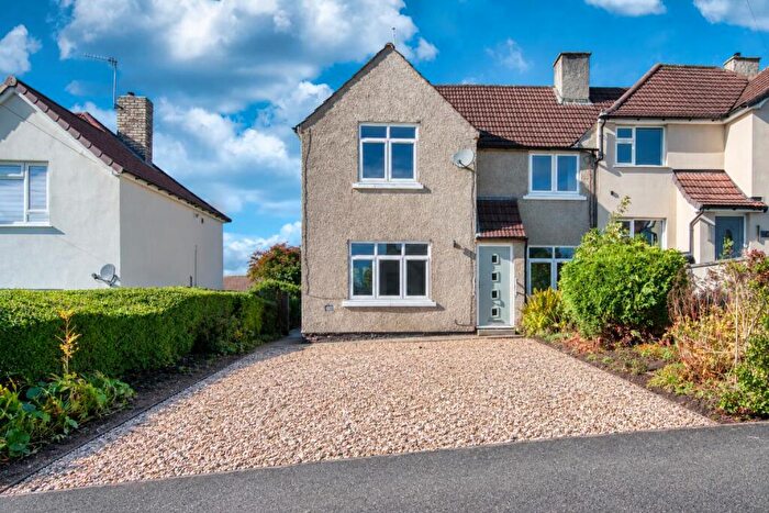 3 Bedroom Semi-Detached House For Sale In Lynholmes Rise, Matlock, DE4