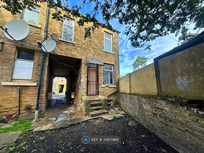 2 Bedroom Terraced House To Rent In Cranbrook St, Bradford, BD5