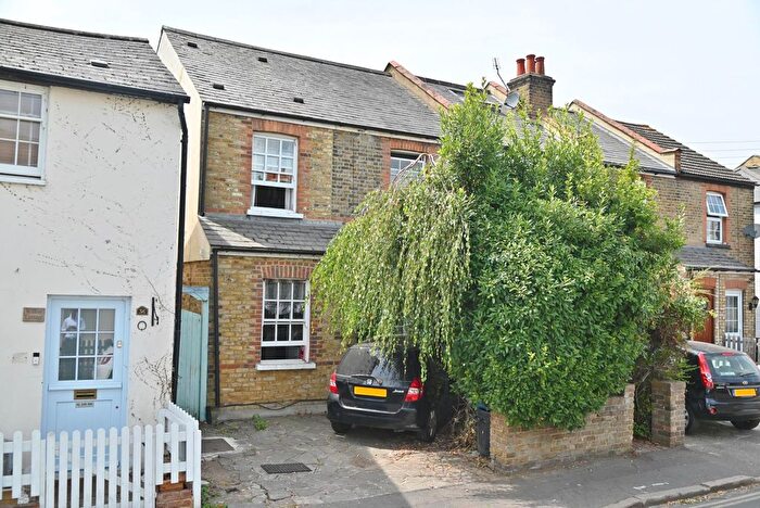 4 Bedroom End Of Terrace House For Sale In Second Cross Road, Twickenham, TW2